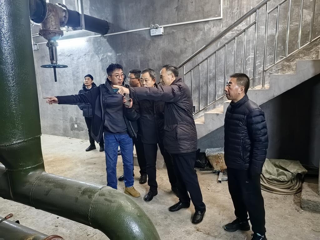 校领导检查指导后勤春季开学准备工作